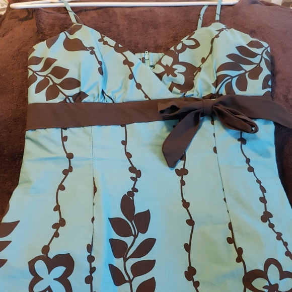 Dress - Picture 3 of 4